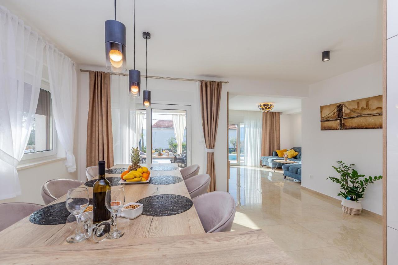 Holiday House Villa Andro Пинезичи Экстерьер фото