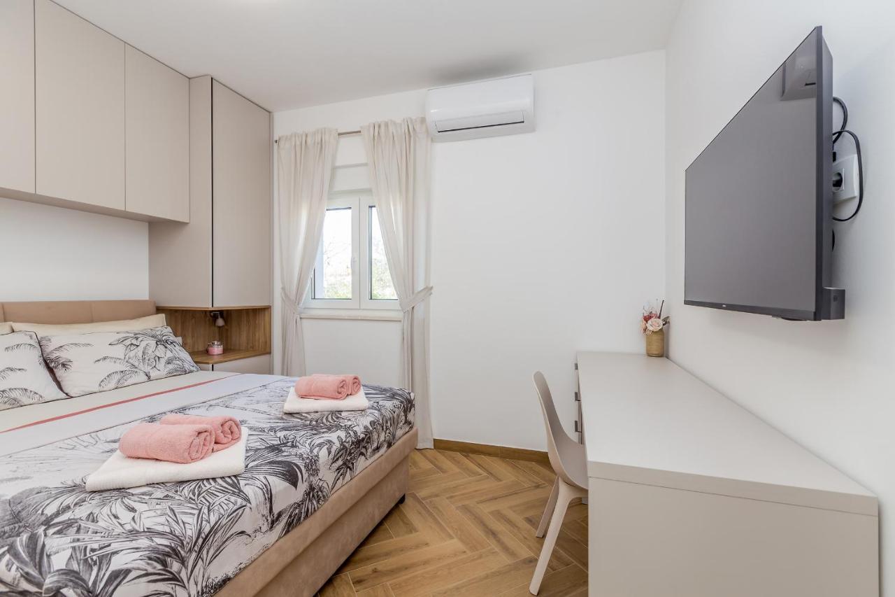 Holiday House Villa Andro Пинезичи Экстерьер фото